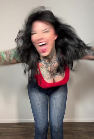 Heidi Lavon Shows her Beautiful Butt