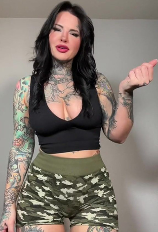 2. Really Cute Heidi Lavon Shows Cleavage in Black Crop Top