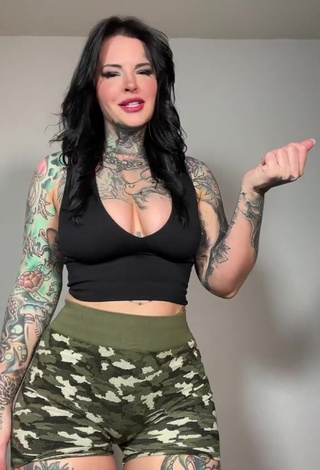 3. Really Cute Heidi Lavon Shows Cleavage in Black Crop Top