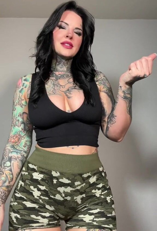 6. Really Cute Heidi Lavon Shows Cleavage in Black Crop Top