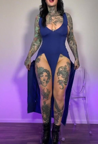 3. Heidi Lavon is Showing Alluring Cleavage