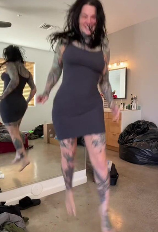 4. Heidi Lavon is Showing Seductive Cleavage and Bouncing Breasts