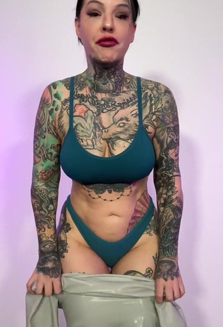 3. Heidi Lavon is Showing Sweet Cleavage