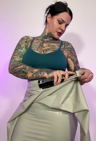 5. Heidi Lavon is Showing Sweet Cleavage