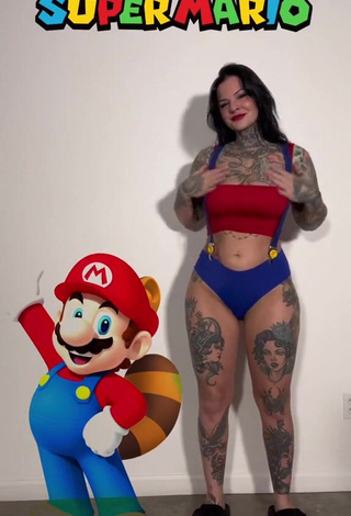 3. Beautiful Heidi Lavon Shows Cosplay