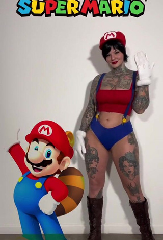 6. Beautiful Heidi Lavon Shows Cosplay