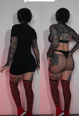 Magnetic Heidi Lavon Shows Butt