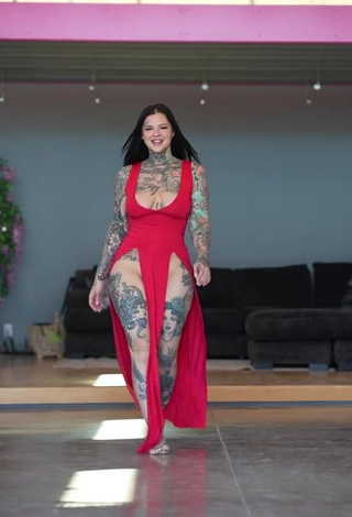 3. Breathtaking Heidi Lavon in Red Dress