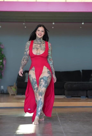 4. Breathtaking Heidi Lavon in Red Dress