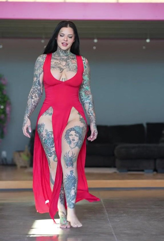 6. Breathtaking Heidi Lavon in Red Dress