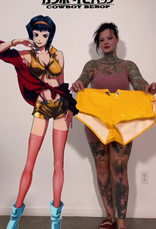 2. Cute Heidi Lavon Shows Cosplay (Underboob, Side Boob)