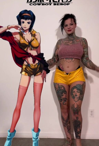 3. Cute Heidi Lavon Shows Cosplay (Underboob, Side Boob)