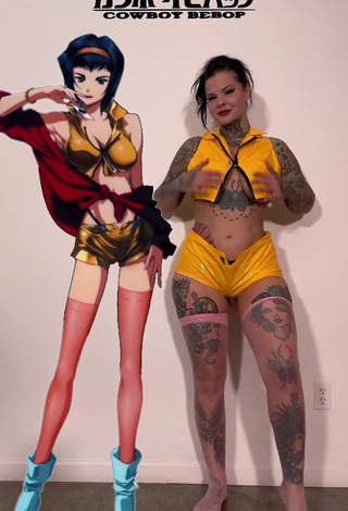 5. Cute Heidi Lavon Shows Cosplay (Underboob, Side Boob)