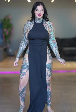 Magnificent Heidi Lavon Shows Butt