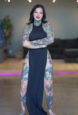 2. Magnificent Heidi Lavon Shows Butt