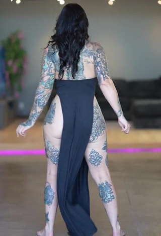 6. Magnificent Heidi Lavon Shows Butt