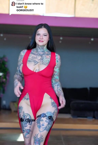 3. Heidi Lavon Demonstrates Fine Cleavage