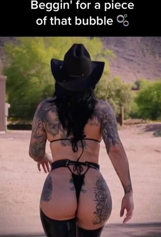 Lovely Heidi Lavon Shows Butt