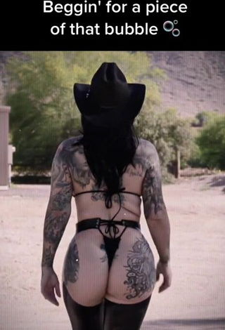 3. Lovely Heidi Lavon Shows Butt