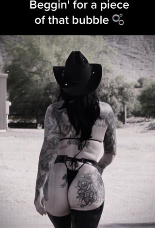 4. Lovely Heidi Lavon Shows Butt