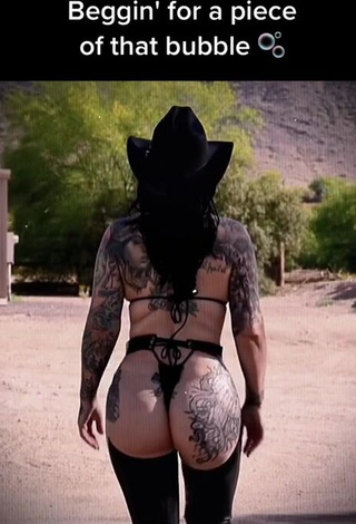 6. Lovely Heidi Lavon Shows Butt