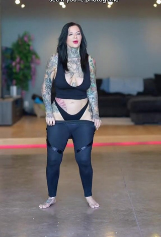 Sweet Heidi Lavon Shows Cleavage in Cute Black Crop Top