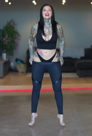 3. Fine Heidi Lavon Shows Butt