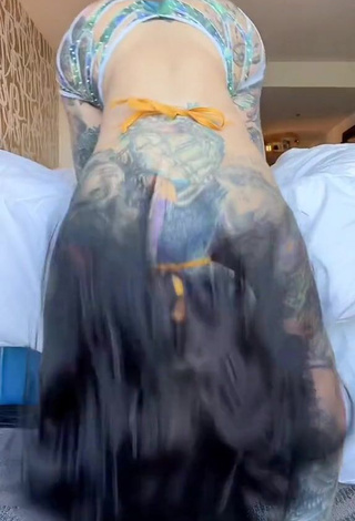 2. Wonderful Heidi Lavon Shows Butt