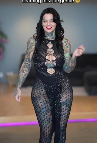 4. Hottie Heidi Lavon without Brassiere (Side Boob)