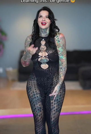 6. Hottie Heidi Lavon without Brassiere (Side Boob)