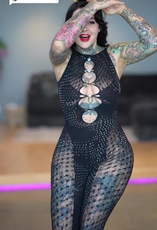 2. Beautiful Heidi Lavon without Brassiere (Side Boob)