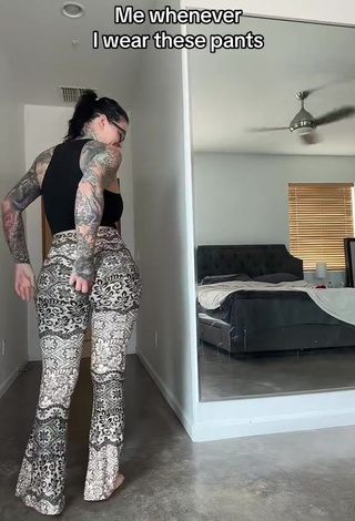 4. Seductive Heidi Lavon Shows Butt