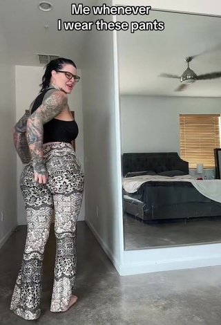 5. Seductive Heidi Lavon Shows Butt