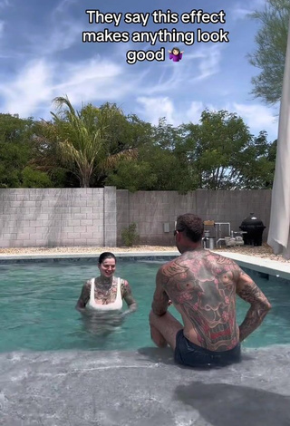 2. Cute Heidi Lavon Shows Nipples at the Swimming Pool