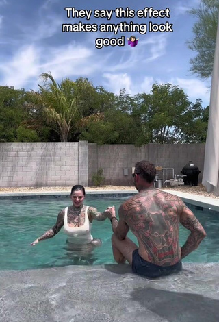 4. Cute Heidi Lavon Shows Nipples at the Swimming Pool