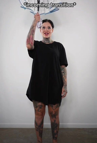 3. Magnetic Heidi Lavon Shows Cleavage (Side Boob)