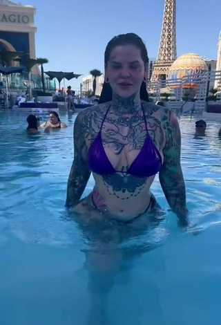 6. Sexy Heidi Lavon Shows Cleavage in Purple Bikini at the Pool