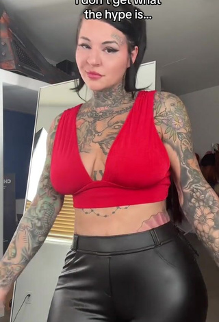 3. Sweet Heidi Lavon Shows Butt