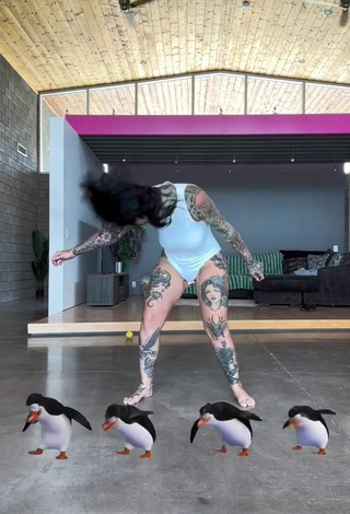 3. Erotic Heidi Lavon Shows Butt