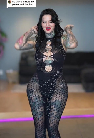 5. Luscious Heidi Lavon Shows Cleavage in Black Overall (Side Boob)