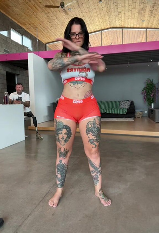 2. Sultry Heidi Lavon Shows Cameltoe and Bouncing Breasts