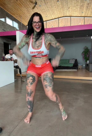 3. Sultry Heidi Lavon Shows Cameltoe and Bouncing Breasts