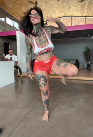 6. Sultry Heidi Lavon Shows Cameltoe and Bouncing Breasts