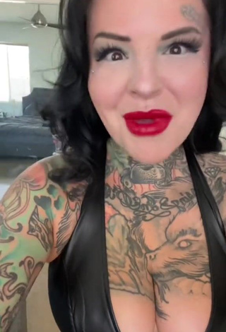 2. Hottie Heidi Lavon Shows Butt