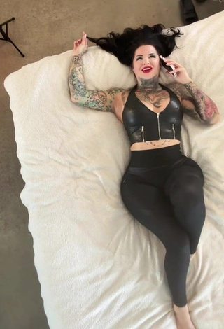 3. Beautiful Heidi Lavon Shows Butt