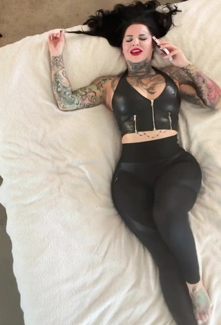 5. Beautiful Heidi Lavon Shows Butt