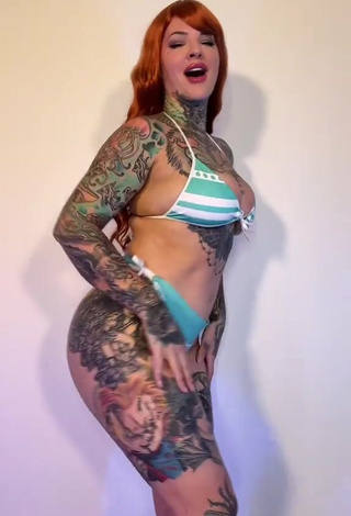 6. Sultry Heidi Lavon Shows Cleavage in Bikini