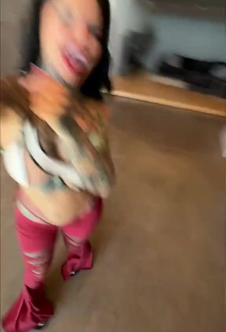 4. Hot Heidi Lavon Shows Nipples (Side Boob)