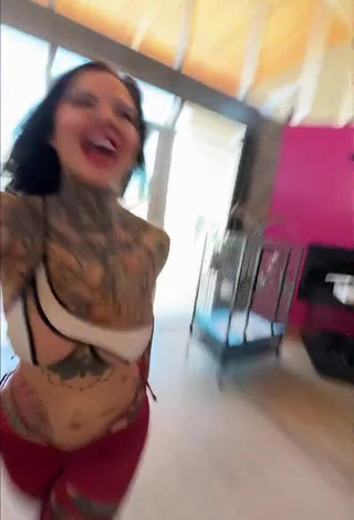 5. Hot Heidi Lavon Shows Nipples (Side Boob)