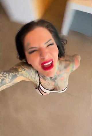 6. Hot Heidi Lavon Shows Nipples (Side Boob)